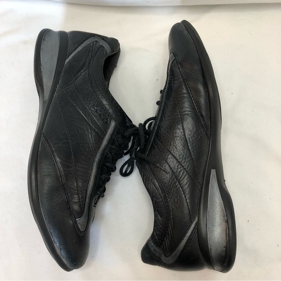 ECCO Black Leather Tie Up Sneaker With Grey Accent Stripe Size 38 (7) - Picture 5 of 10